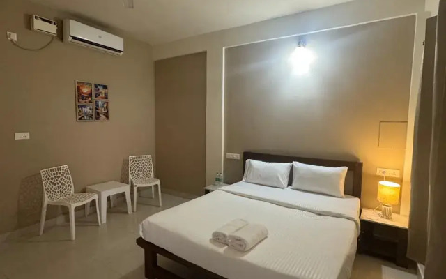 Отель Aqua Wave by YogiTree