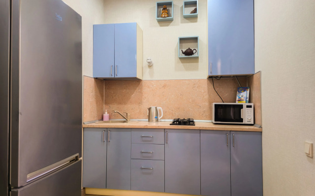 Studiya na tikhoy ulitse s vidom na les Flat