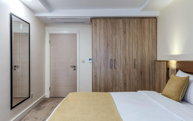 Отель Roys Hotel & Suites