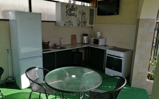 Elina Guest House