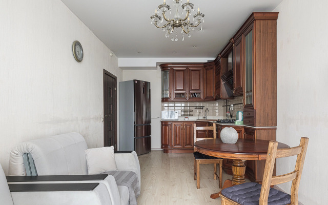 V Khoroshem Rayone Ryadom S Kad Flat