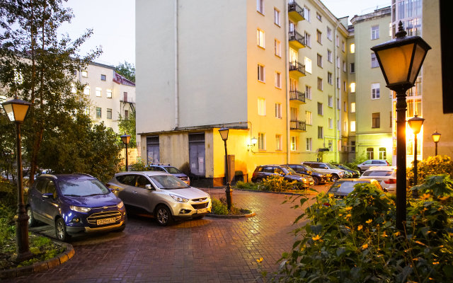 Mike Ryss Apts on Nevsky 79 Apartments