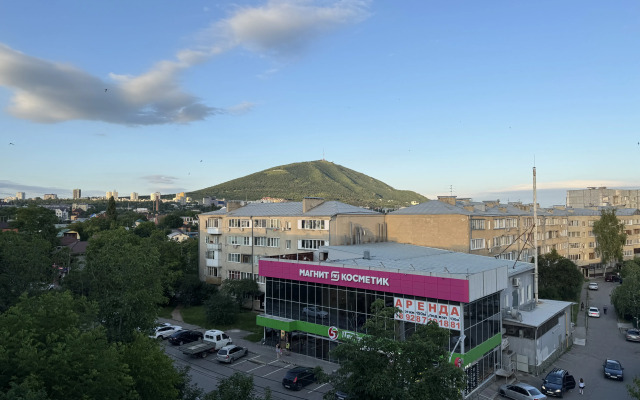 Апартаменты Уютная светлая 2-комнатная квартира с видом на Машук