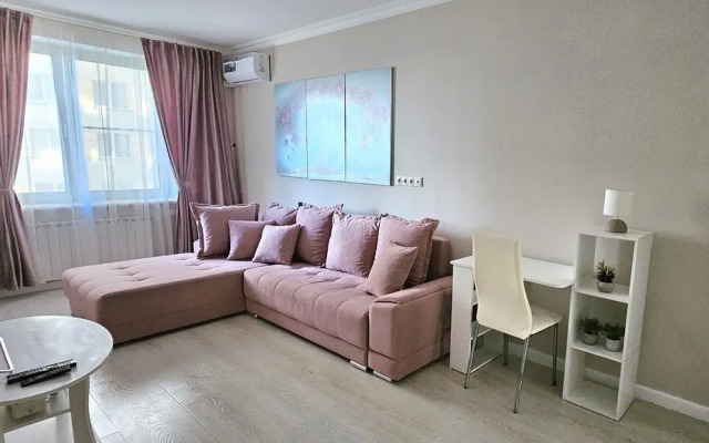 Квартира Двухкомнатная с дизайнерским ремонтом