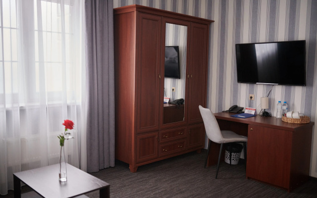 20 Meridian Hotel