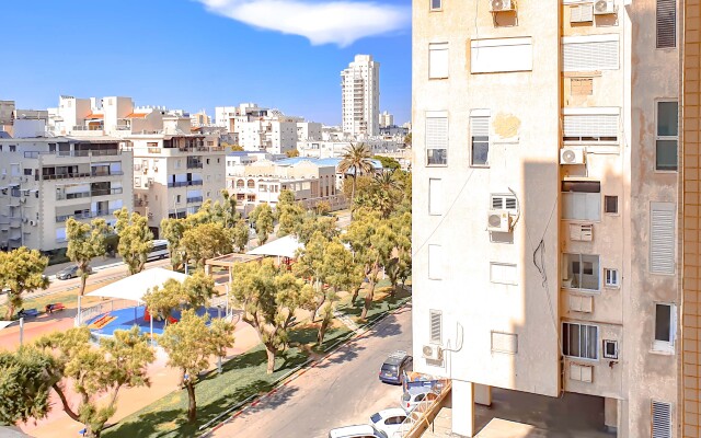 Charming 3 Bdr Sea View Bat Yam #B5 Apartments