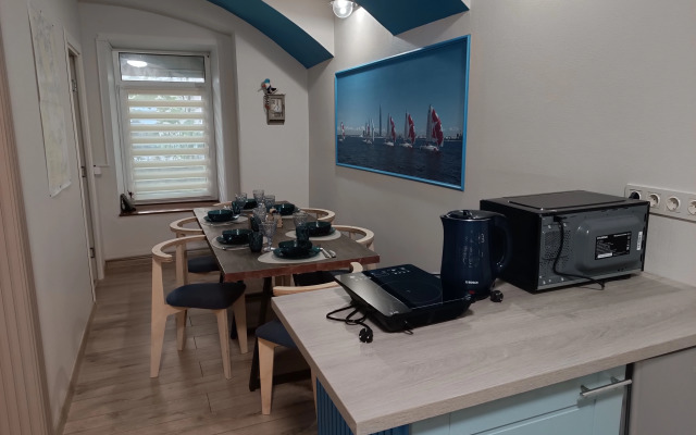 Neobychnye Na Lomonosova 16 Apartments