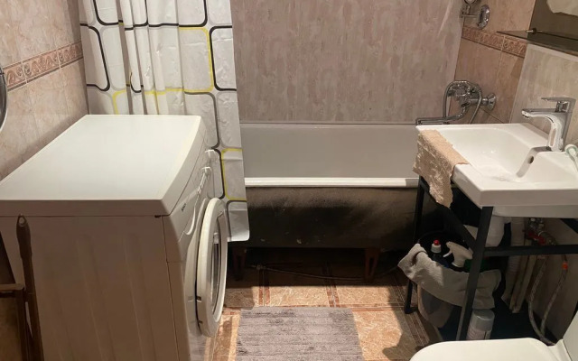 Na Ul. Pologaya 24 Flat