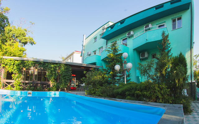 Izumrudnyij Guest House