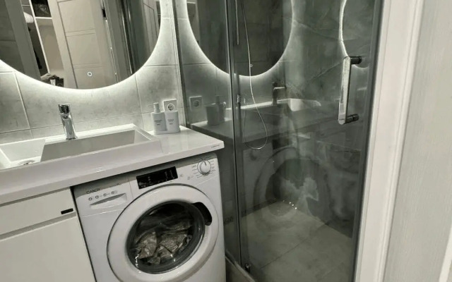 Novaya Studiya s Dizaynerskim Remontom dlya Dvoikh Apartments