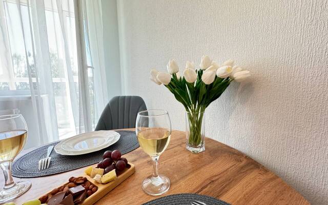 Na Oktyabryskoy U Morya Apartment