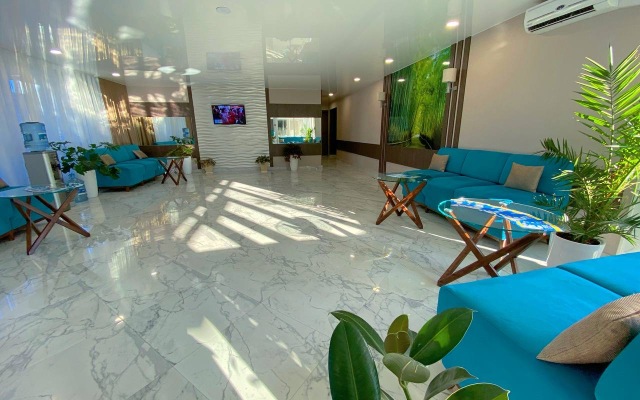 Golubaya Volna Hotel