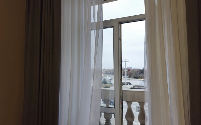 Апартаменты Люкс с Видом на Площадь Победы