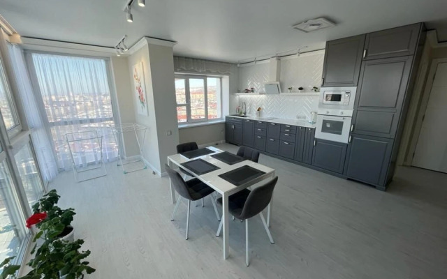 Trekhkomnatnaya S Krasivym Vidom Iz Okna Flat