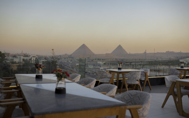 Royal Great Pyramid Inn Hotel