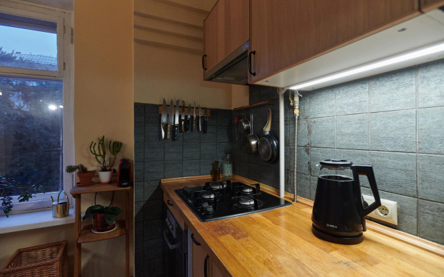 Квартира старинная мебель в лучах солнца