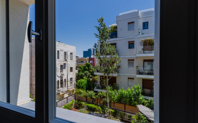 Blueground at Nahalat Bynamin Garden view Balcony ID6 Apartments