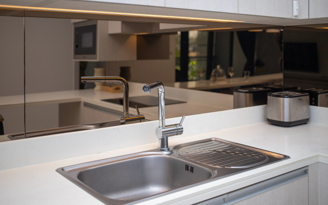 Апартаменты Три спальни с видом на море и озеро