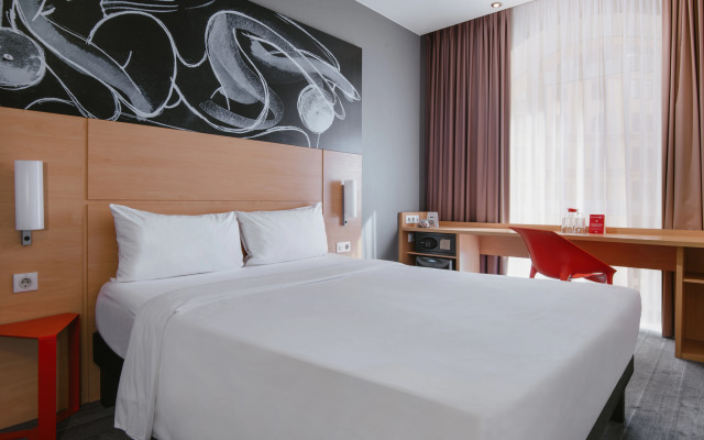 Ibis Oktyabr'skoe Pole Hotel