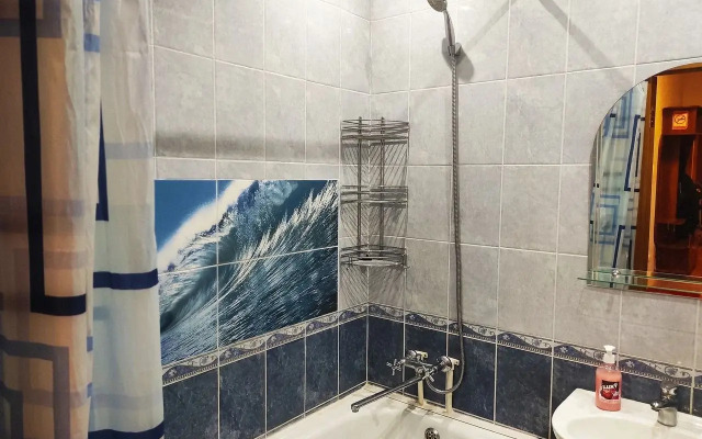 Posutochno Dvukh Komnatnaya Ryadom S Trts Planeta Flat