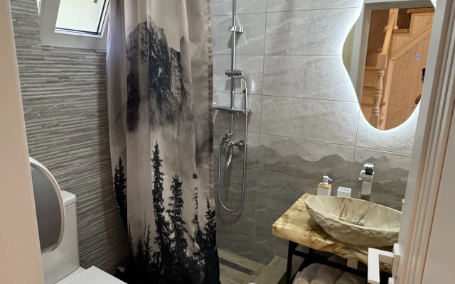 Частный Дом в Стиле Барн в Горах