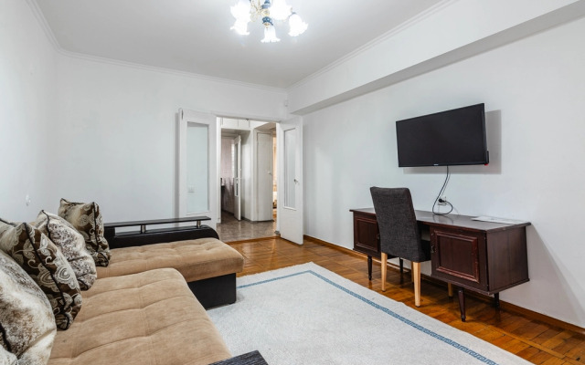 3-K v Tsentre Almaty Flat