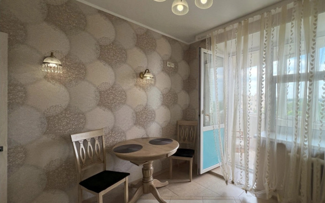V Novom Elitnom Dome V Tsentre Goroda Flat