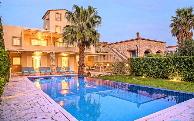 Вилла Cretan Mansion heated Pool