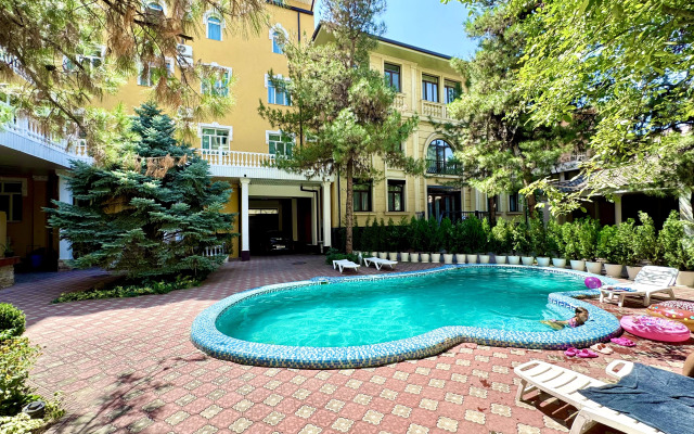 Retro Palace Hotel