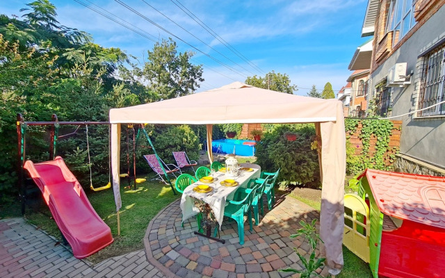 Частный дом Таунхаус со своим двором Кубанский Дворик 1