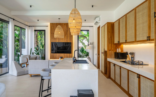 Novaya, Vid na Tropiki, Ogromny Basseyn, Jungle Ubud Villa