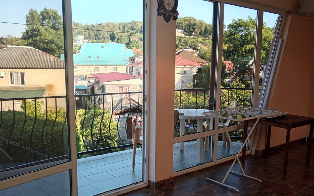 Oazis Na Molodezhnoj Guesthouse