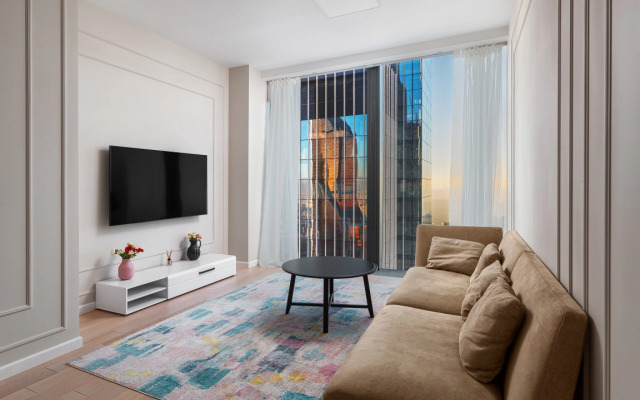 38th Floor, Stylish Apartment with Private Park