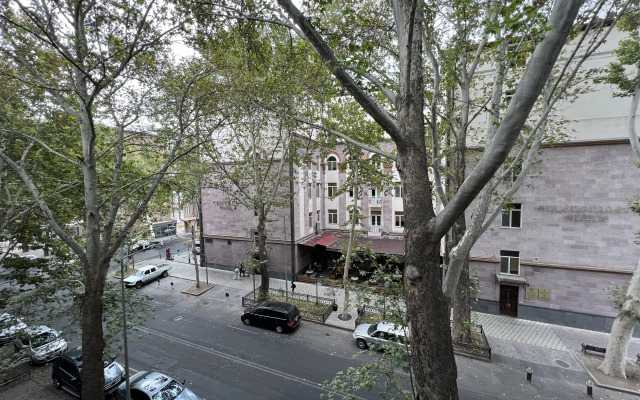 S Sovremennym Shikarnym Remontom Na Ulitse Zakyan Flat