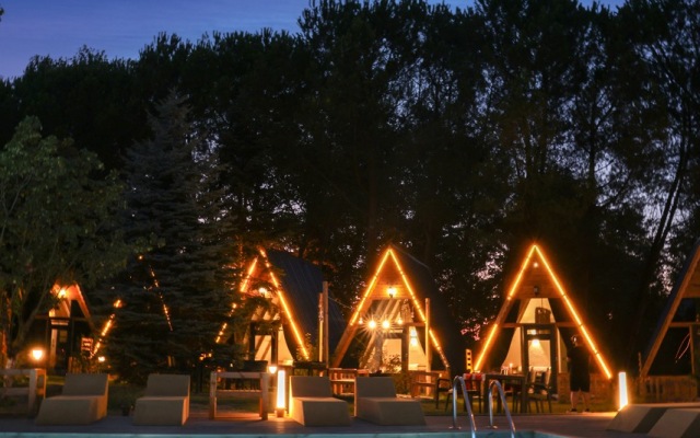 Sapanca Taş Ev & Bungalow Hotel