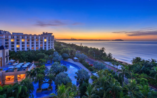 Отель Crowne Plaza Resort Sanya Bay