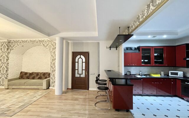 4-komnatnye HomeApart Volodarskogo, 18 Apartments