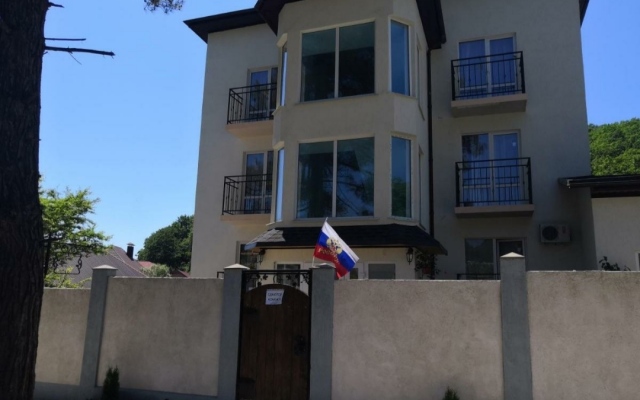 Yablochko Guest House