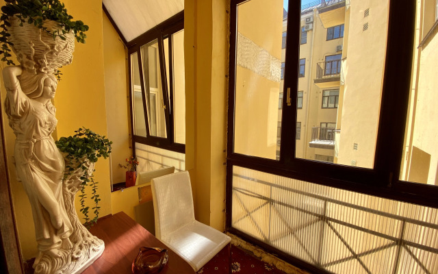 Bolshaya Dvukhkomnatnaya Na Lenina 18 Flat