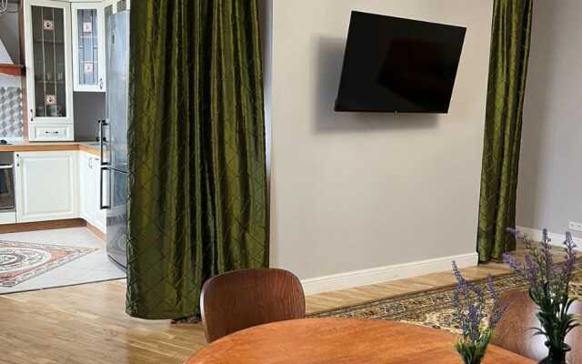M.o.o.n Apartments Tole Bi Tulebaeva Kv 8 Tsentr Flat