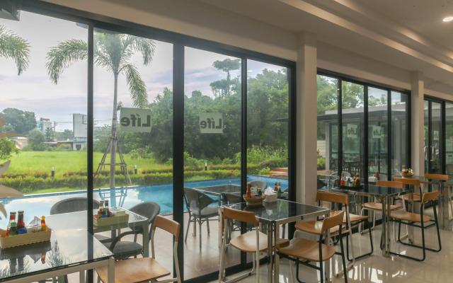 Отель Life Grand Chiang Mai