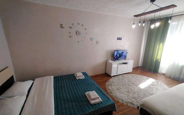 Na Entuziastov 37 Apartments