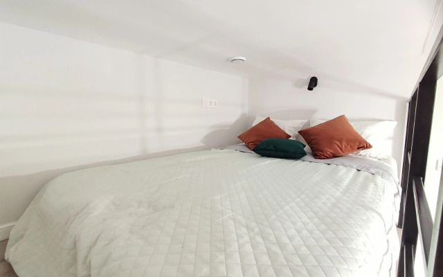 S Yevroremontom Na Troikh Flat