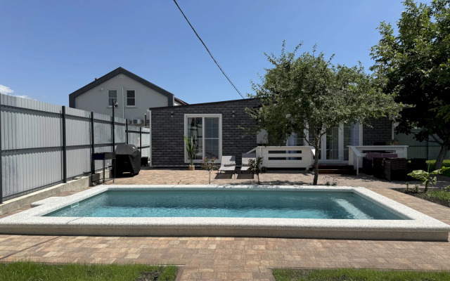 Частный Дом 550 с Тёплым бассейном Сауна Мангал Голубая Бухта