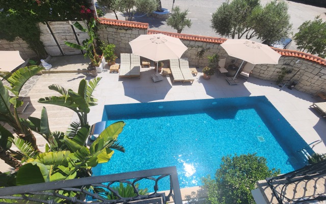 Tarcin Alacati Otel