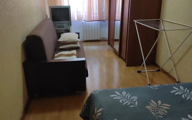 UYUT Na Ulitse Bratiev Kadomtsevyih Apartments