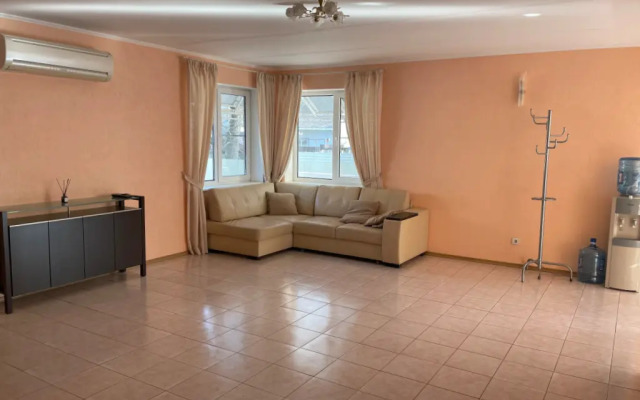 Dom S Basseynom U Morya Private House