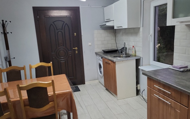 V Samom Tsentre Goroda Sukhum Apartments