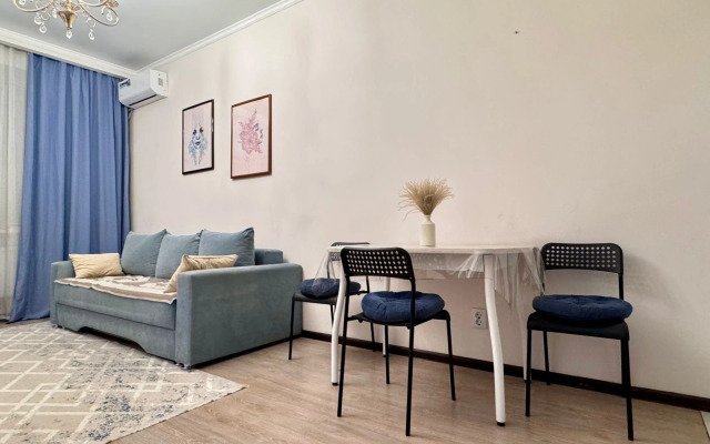 Ryadom S Batyr Moll Flat