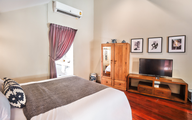 Prince Theatre Heritage Stay Hostel - Silom